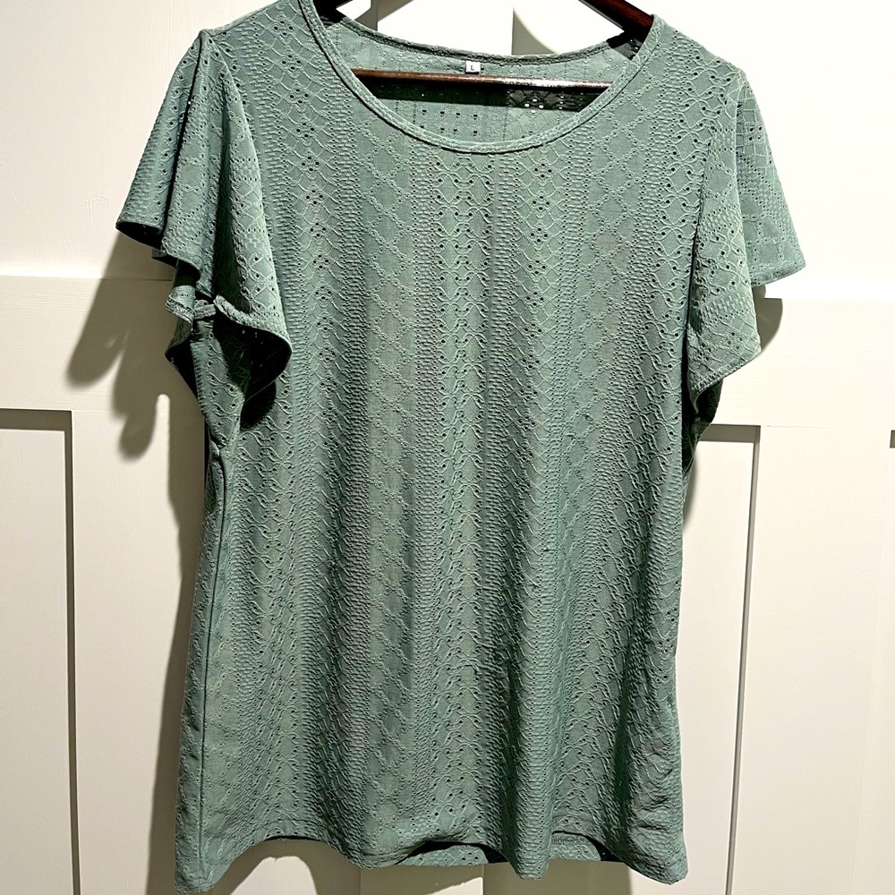 Short sleeve top size L